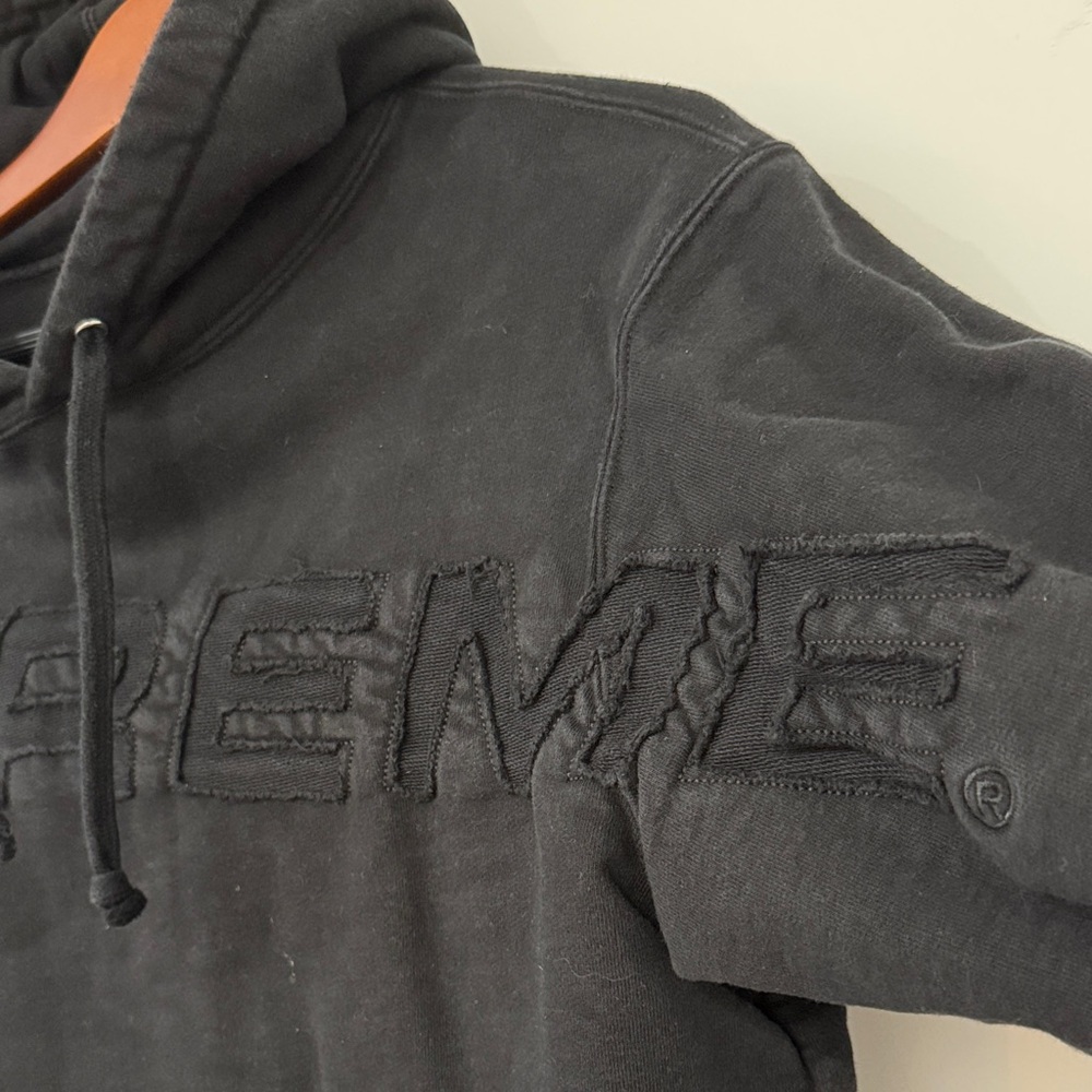 Supreme Classic Black Hoodie - Picture 4 of 8